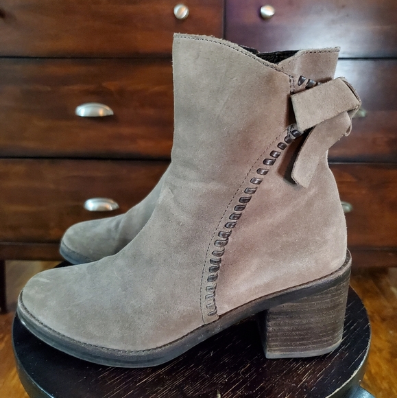 UGG Fraise whipstitch suede boots - Picture 3 of 10